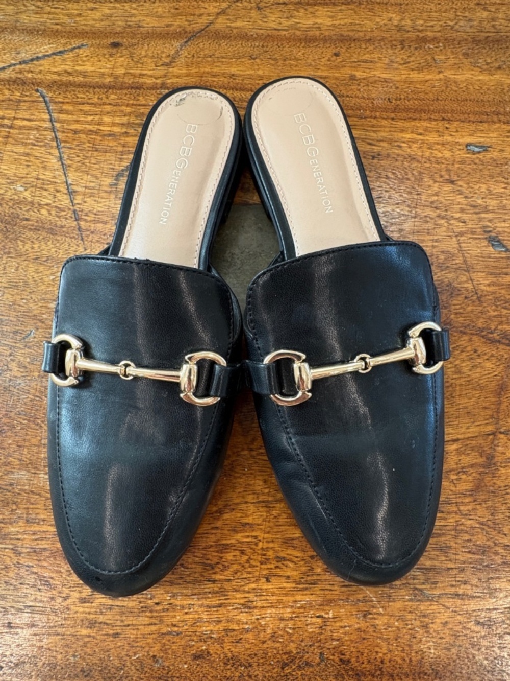 BCBGeneration Black Leather Horsebit Mules Slip On Pointed Toe Flat Size 6 EUC
